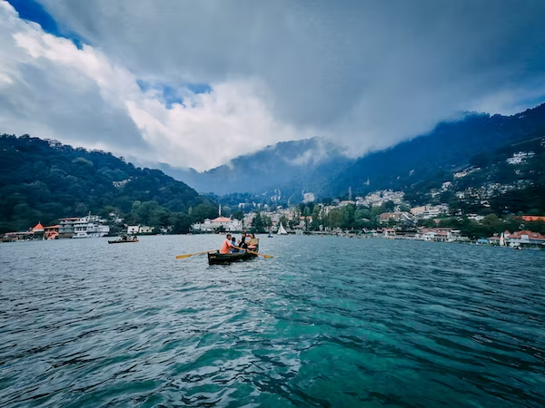 Naina Lake in Nainital_Swastikstays